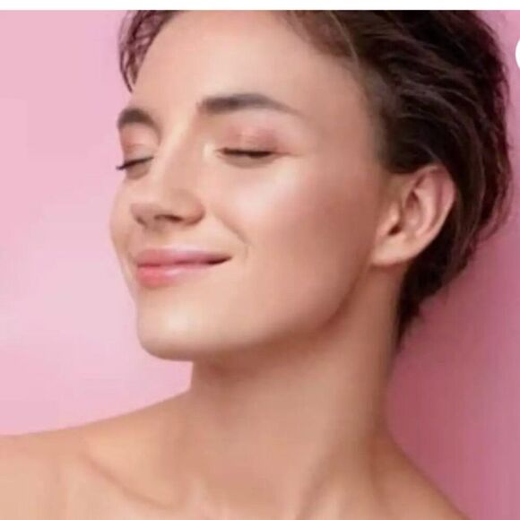 New! REVOLUTION Unicorn Heart Glow Mist - Amazing! - Picture 3 of 3